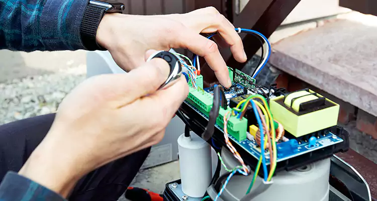 Automatic Driveway Gate Repair in Lake Magdalene, FL