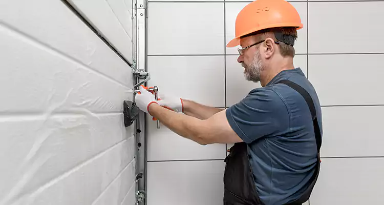 Emergency Garage Door Repair in Lake Magdalene, FL