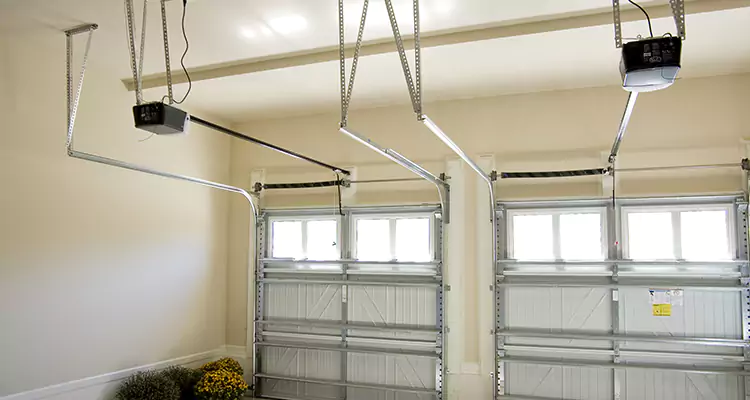 Residential Emergency Garage Door Repair in Lake Magdalene, FL