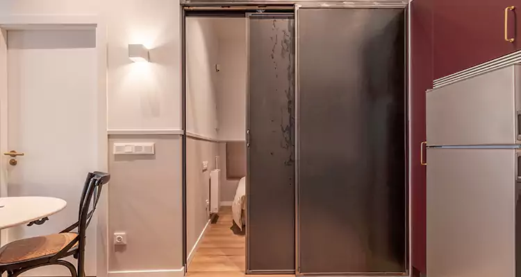 We Fix Closet Sliding Door in Lake Magdalene, FL 