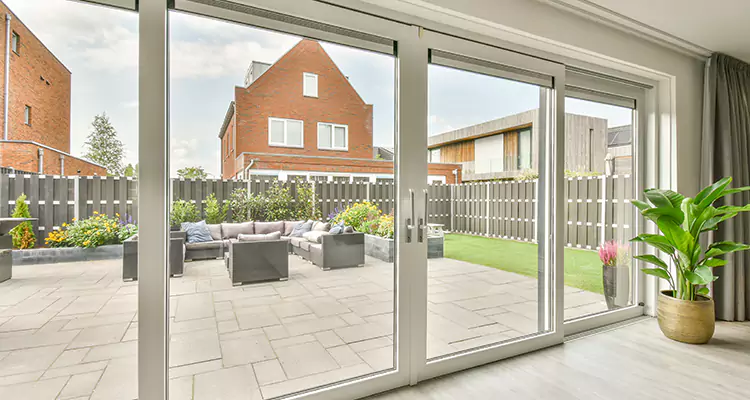 Best Sliding Screen Door Replacement Company in Lake Magdalene, FL