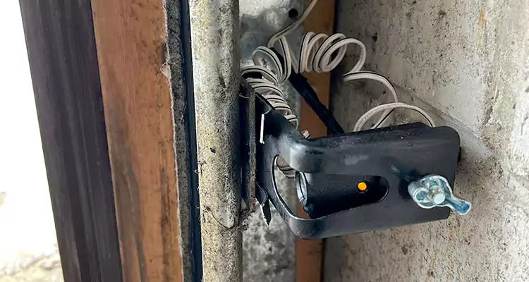 Fix Broken Garage Door Sensor in Lake Magdalene, FL