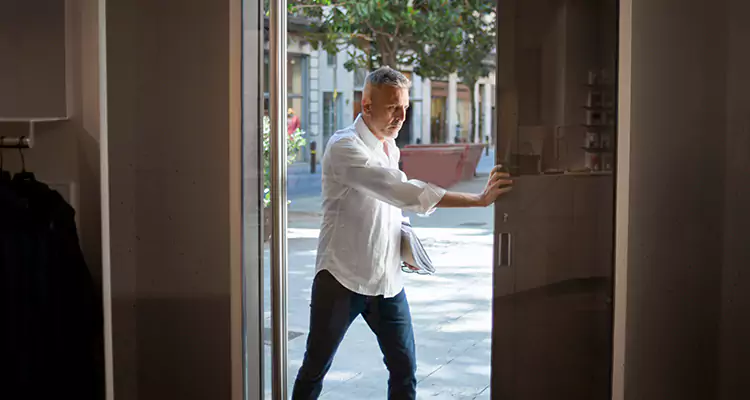 Reliable Pella Patio Door Repair Services for Opening Issues in Lake Magdalene, FL