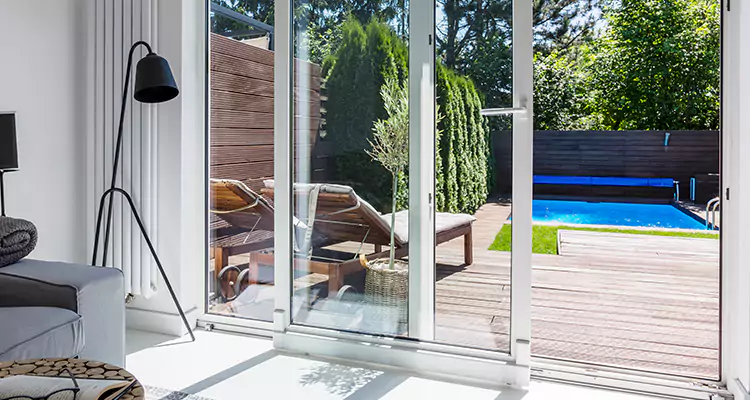 Fixing A Sliding Screen Door Roller in Lake Magdalene, FL